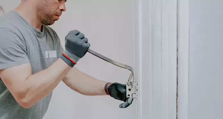 Cracked Door Jamb Repair in Vero Beach South, FL
