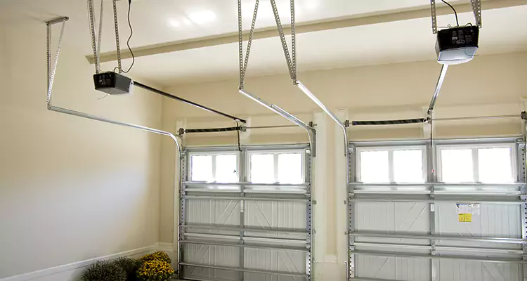 Residential Emergency Garage Door Repair in Vero Beach South, FL