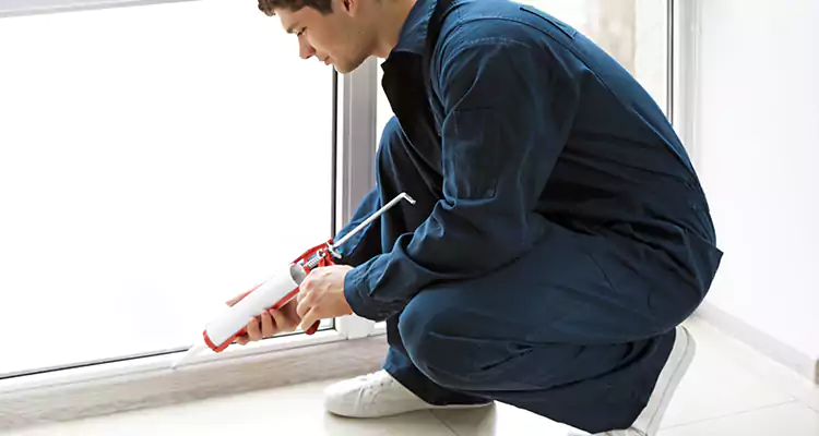Window Glass Caulk Repair in Vero Beach South, FL